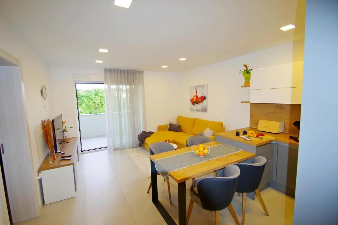 Holiday Apartment Cala Pula 0*,