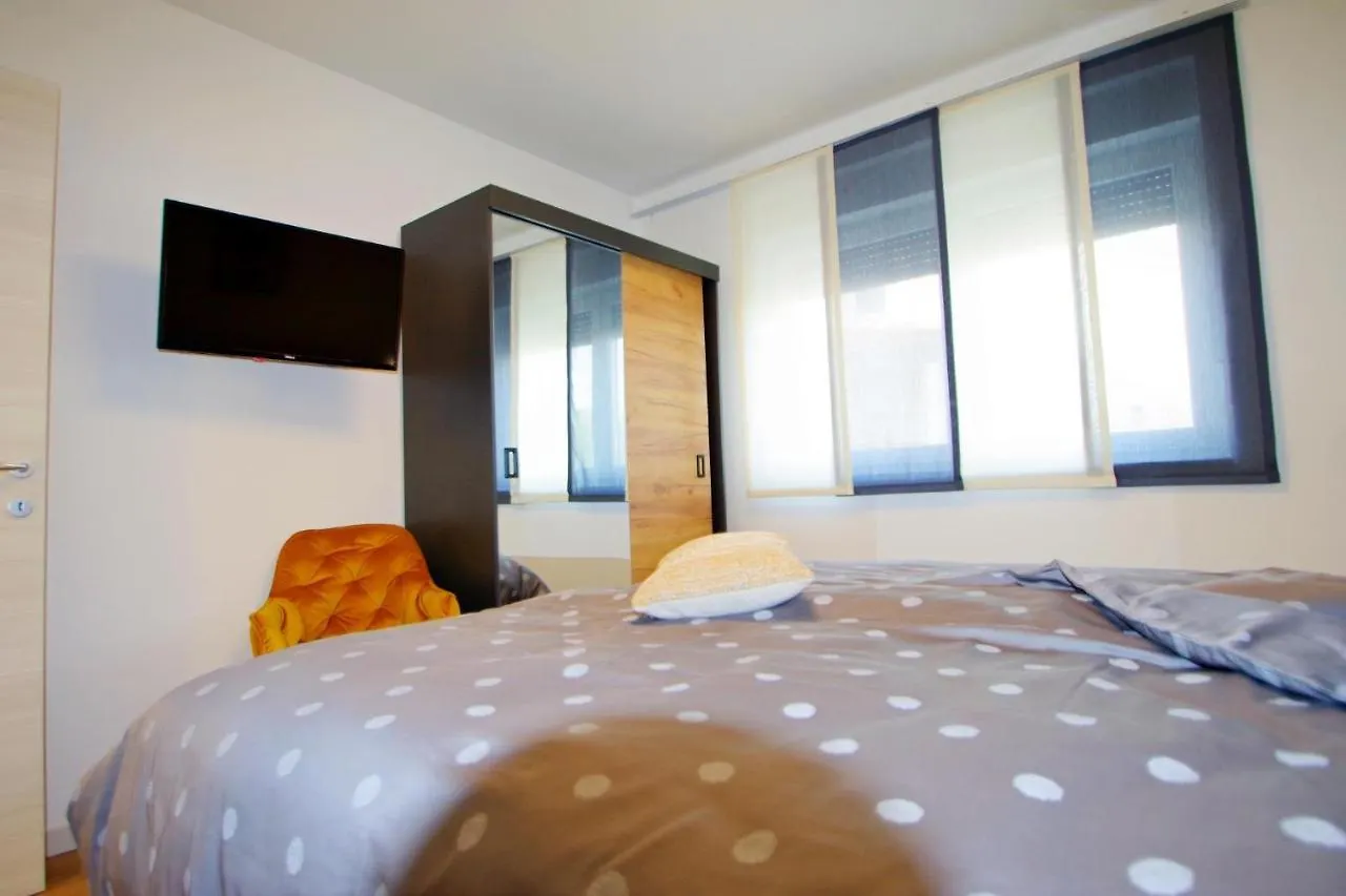 Holiday Apartment Cala Pula 0*,