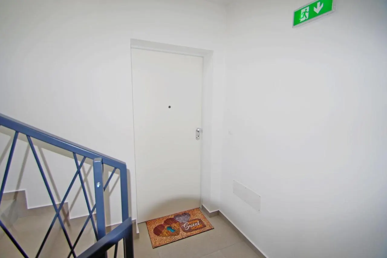Holiday Apartment Cala Pula 0*,